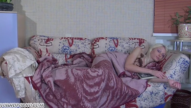 Хотел трахнуть спящую жену, но разбудил фут фетишем и выебал еще жестче