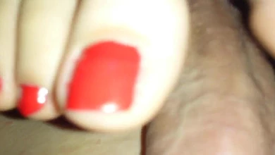 Фут фетиш от жены и дрочка доводит член до спермы круче, чем любая пизда