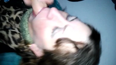 Заснял свою малую в парадном на камеру, как та работает своим грязным ротиком