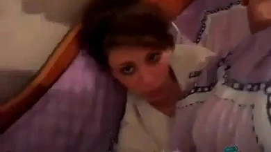 Студент трахает телку в общежитии, а его наглый друг снимает это все на камеру