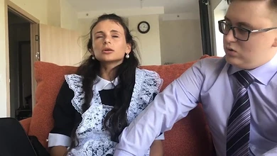 Ботаник трахнул свою одногруппницу в жопу, ведь она ещё девочка-целочка