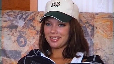 Опытная девка в курсе, чем промышляет Вудман и не прочь оказаться в списке его анальных любимиц