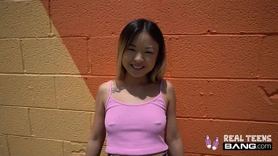 Кастинг хуем миниатюрной молодой китаяночки. Эта сучечка прям из Уханя!