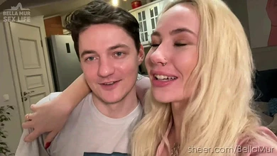 Русская порноактриска Белла Мур пригласила поклонника отведать её сексуально